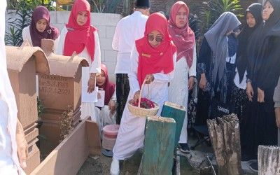 Ziarah Ke Makam Pendiri Yayasan MTs Fatahillah Dalam Rangka HUT MTs Fatahillah Ke 30