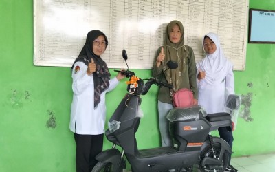 Penyerahan Hadiah Sepeda Listrik
